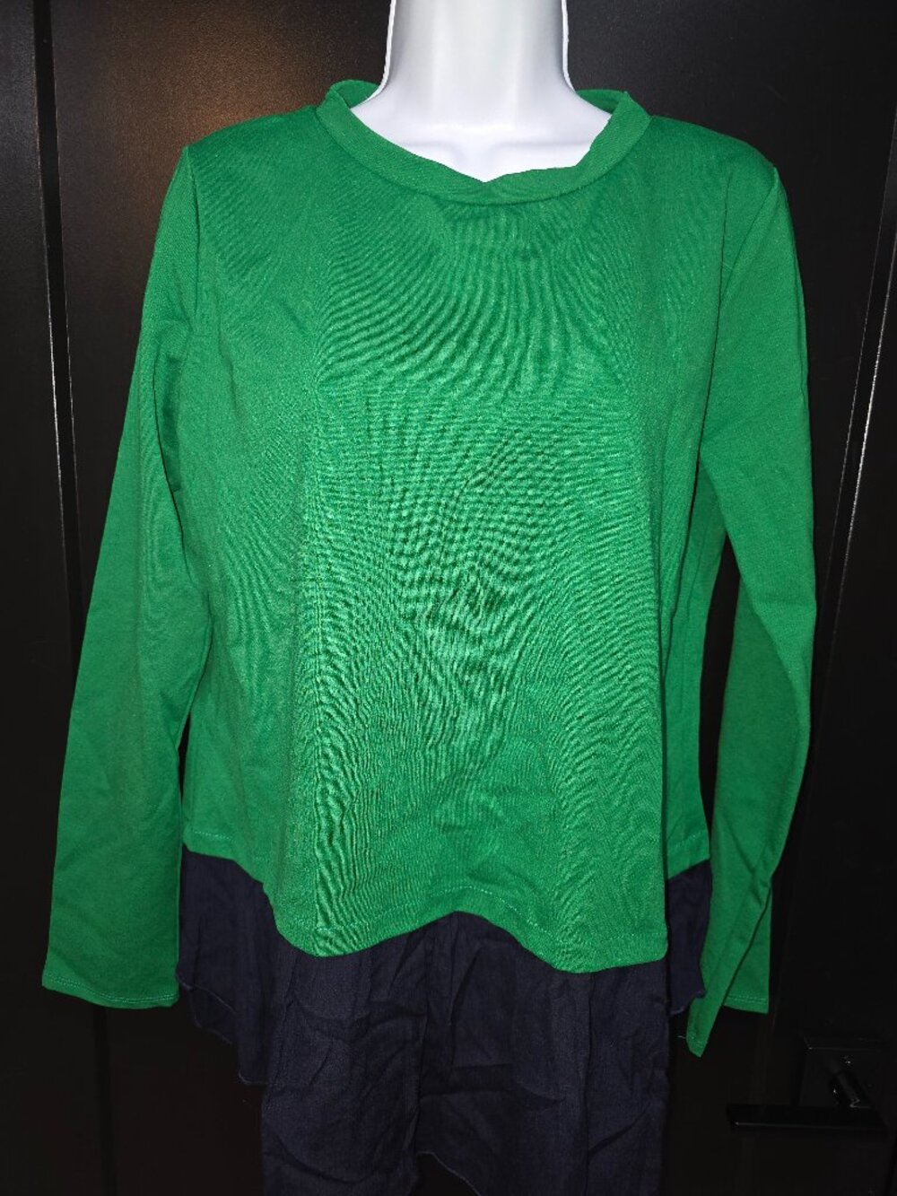 Betsey's Boutique Navy & Green Top Sz L